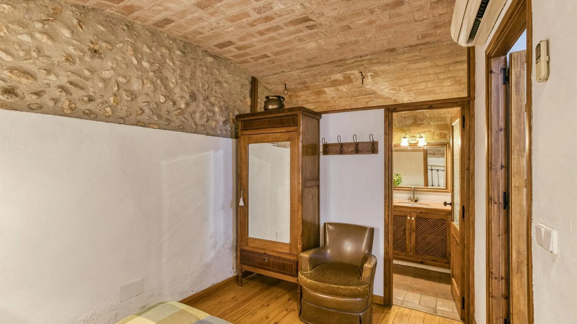 Holiday home Can Roca Montiro