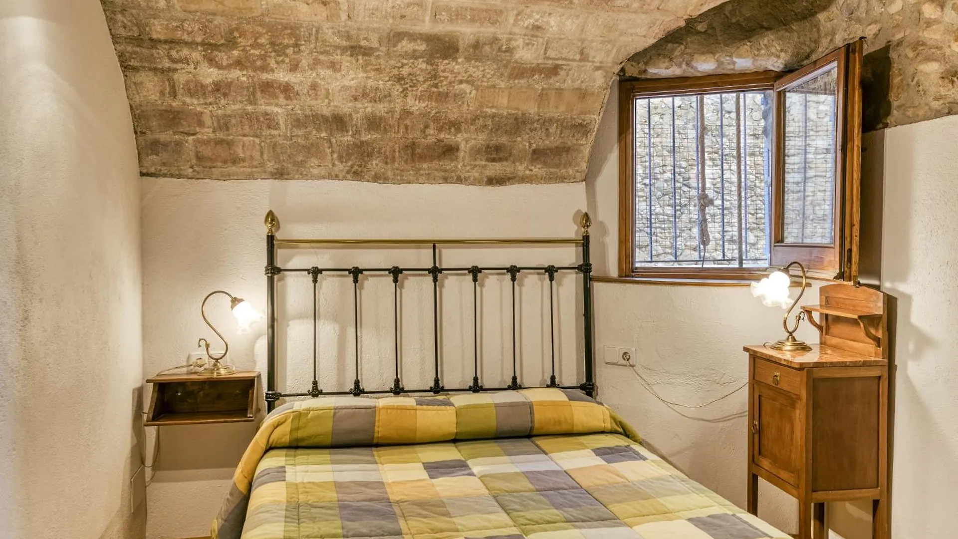 Can Roca Montiro 0*,  Spain